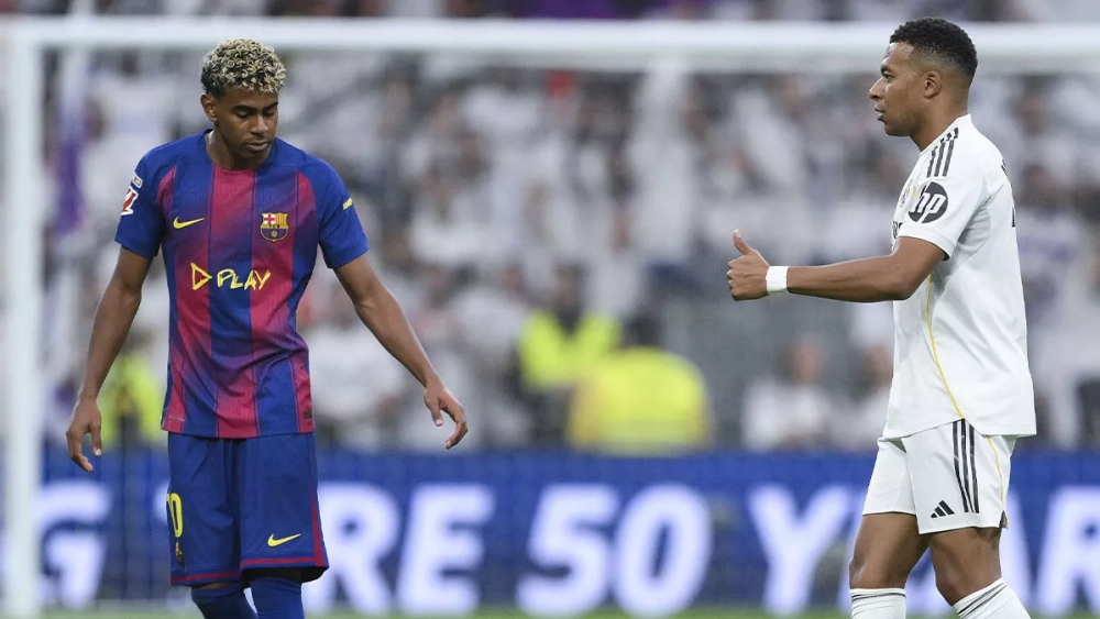 Lamine Yamal y Kylian Mbappé durante el Clásico (2-1)