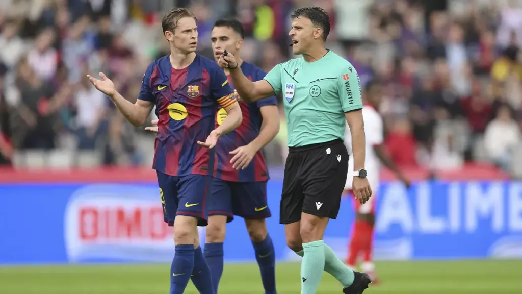 Recital de errores de Jesús Gil Manzano en el Barça-Girona