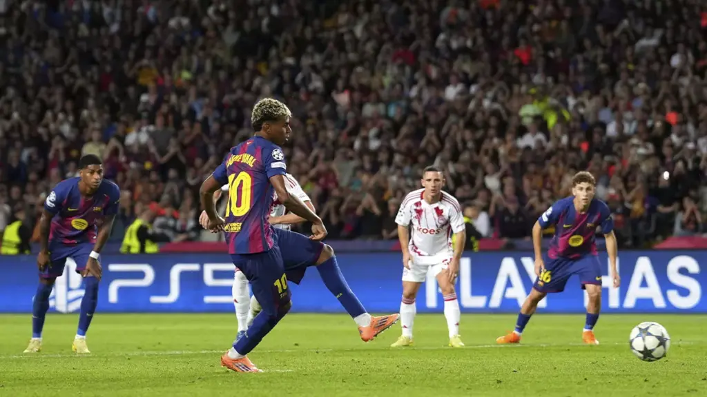 Lamine Yamal: primer penalti en Champions y nuevo récord con el Barça