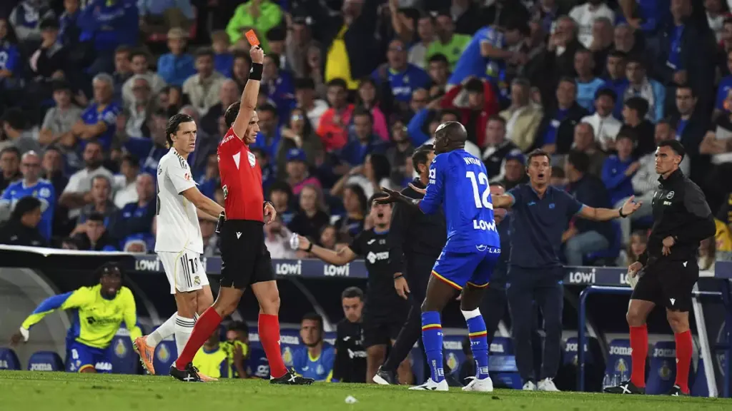 Getafe 0-1 Real Madrid: la expulsión de Nyom resuelve el regreso ‘merengue’ al liderato de Liga