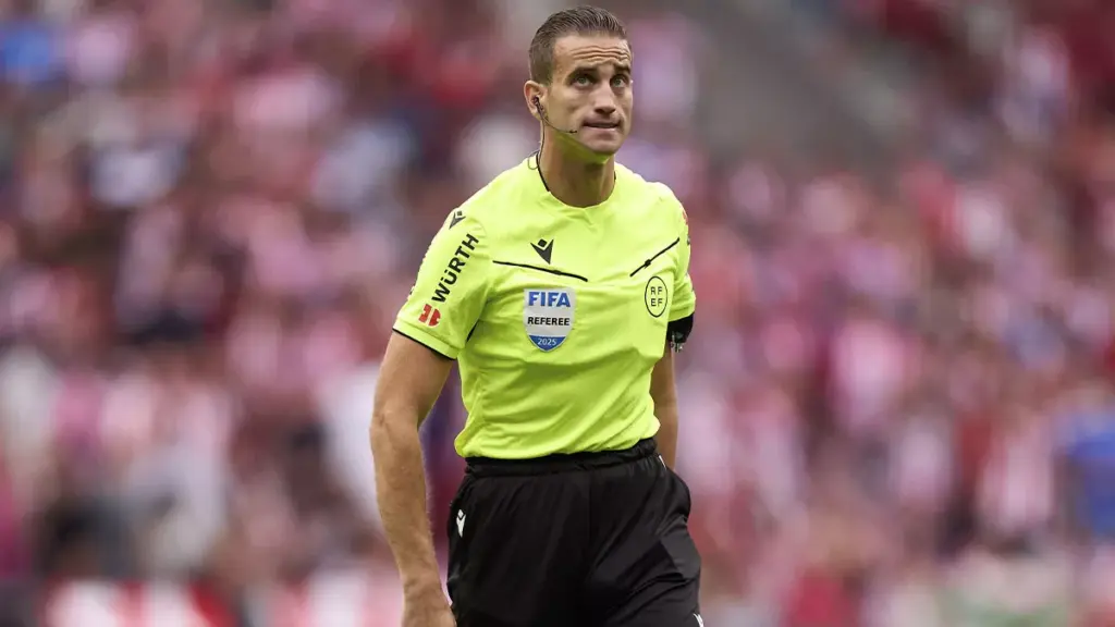 Javier Alberola Rojas: el árbitro del último derbi madrileño pitará el Celta-Barça