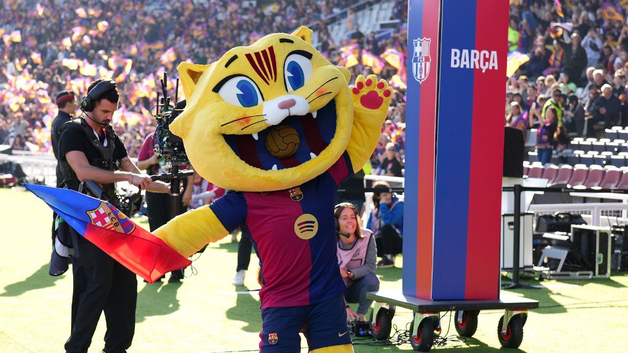 ¡Felicidades CAT! La mascota del Barça celebra su primer aniversario