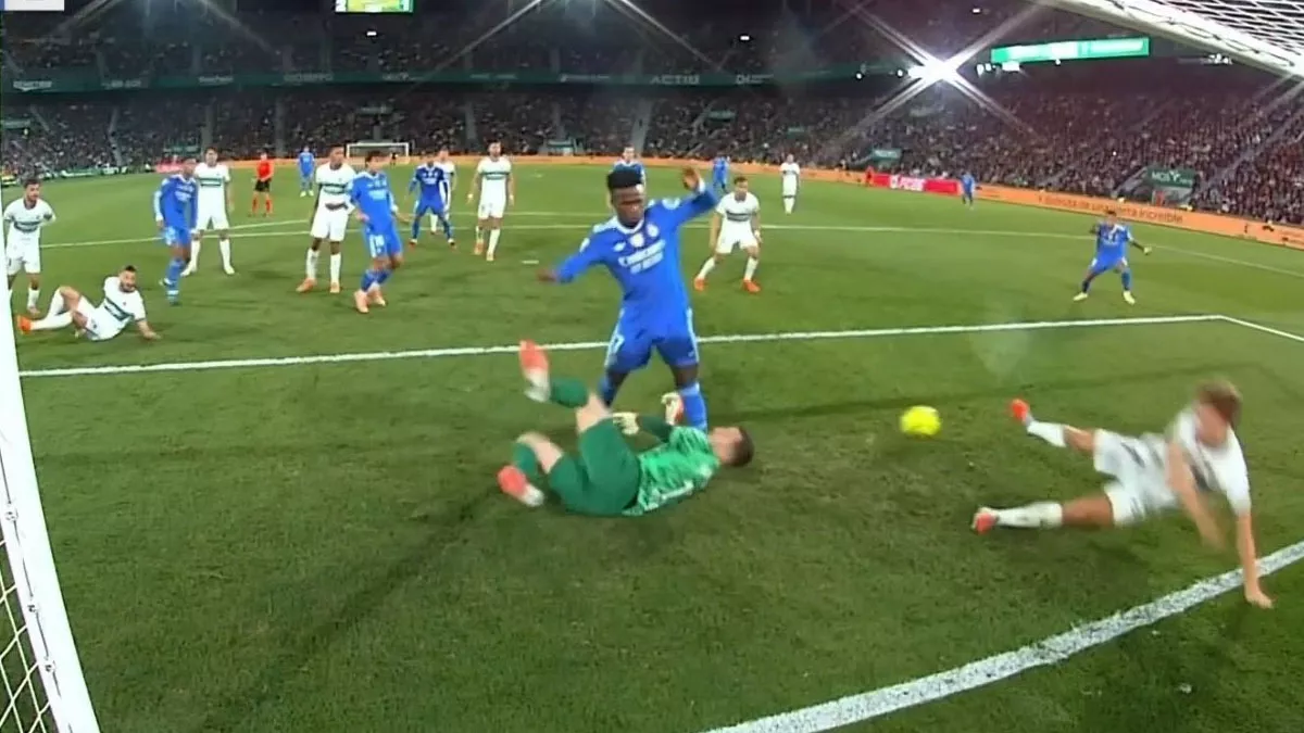 Los dos goles del Real Madrid en Elche debieron ser anulados por el VAR