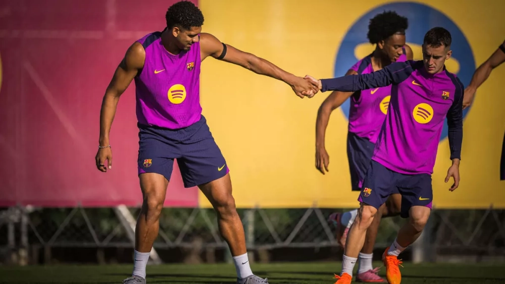 Ronald Araujo y Marc Casadó entrenando en la Ciutat Esportiva