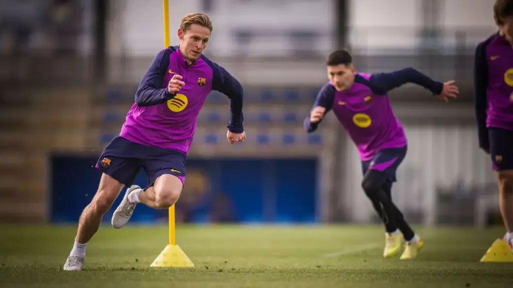 Frenkie de Jong vuelve al trabajo; Ronald Araujo es duda contra el Atlético