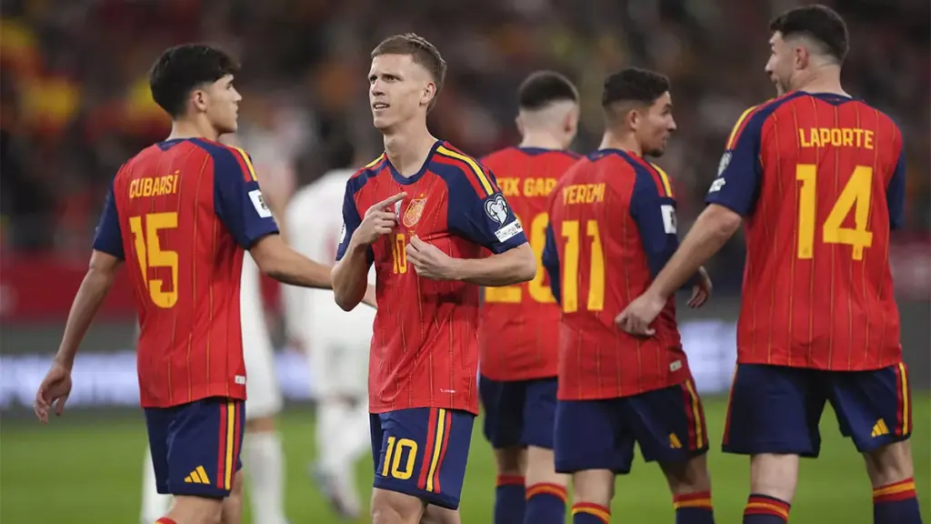 Golazo de Dani Olmo ante Turquía; Cubarsí repitió en el XI de España