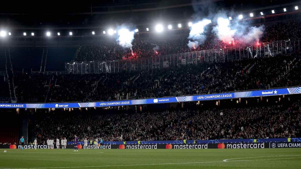 Dura sanción de la UEFA al Eintracht por los disturbios en el Camp Nou
