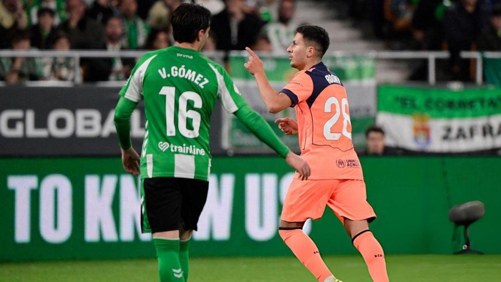 ¡Golazo de Roony Bardghji! El sueco hace historia en el Betis-Barça