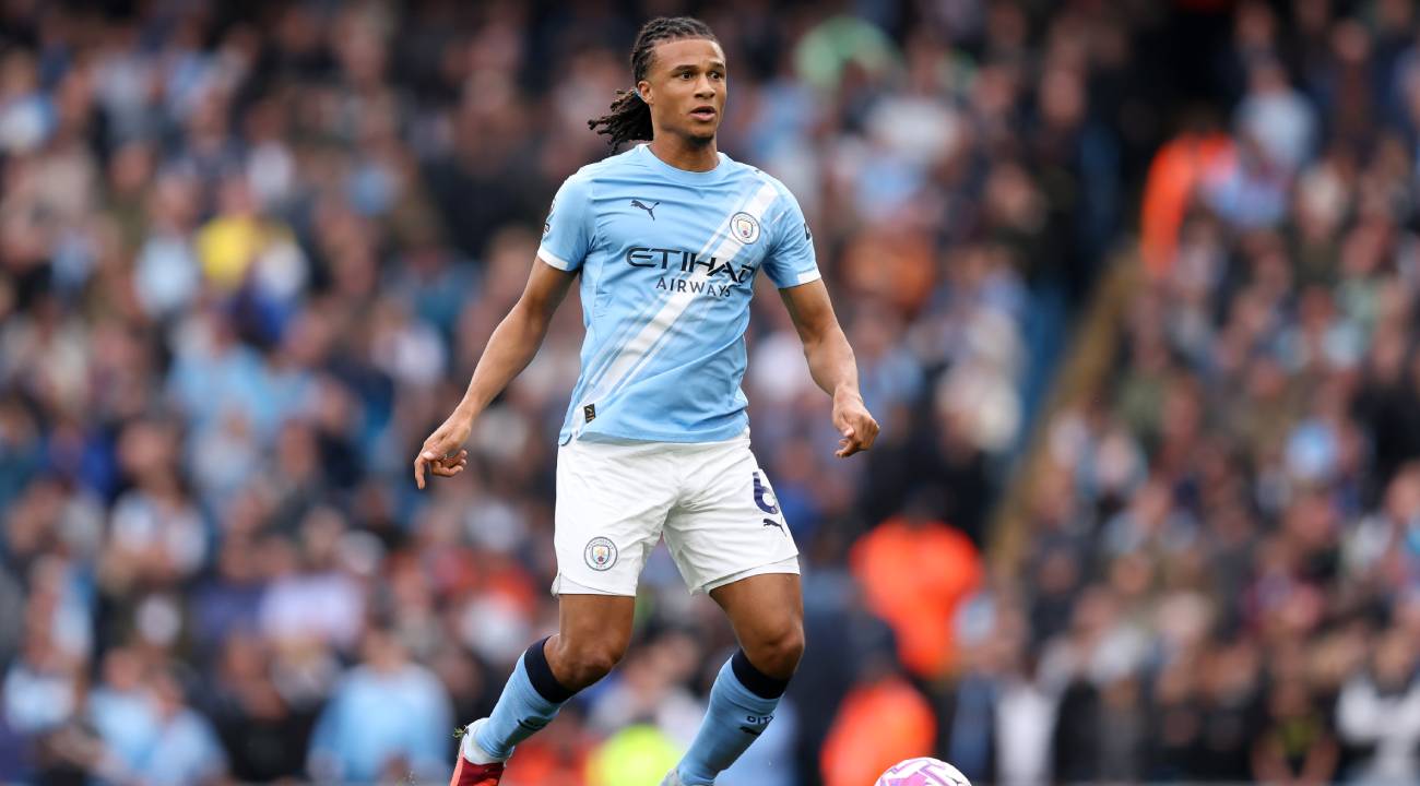Nathan Aké entra en la lista de posibles centrales para el Barcelona