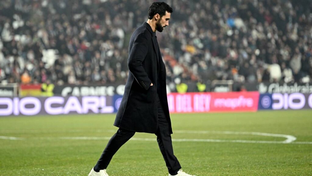 Crisis total del Madrid: Dos títulos perdidos en cuatro días y el peor debut posible para Arbeloa