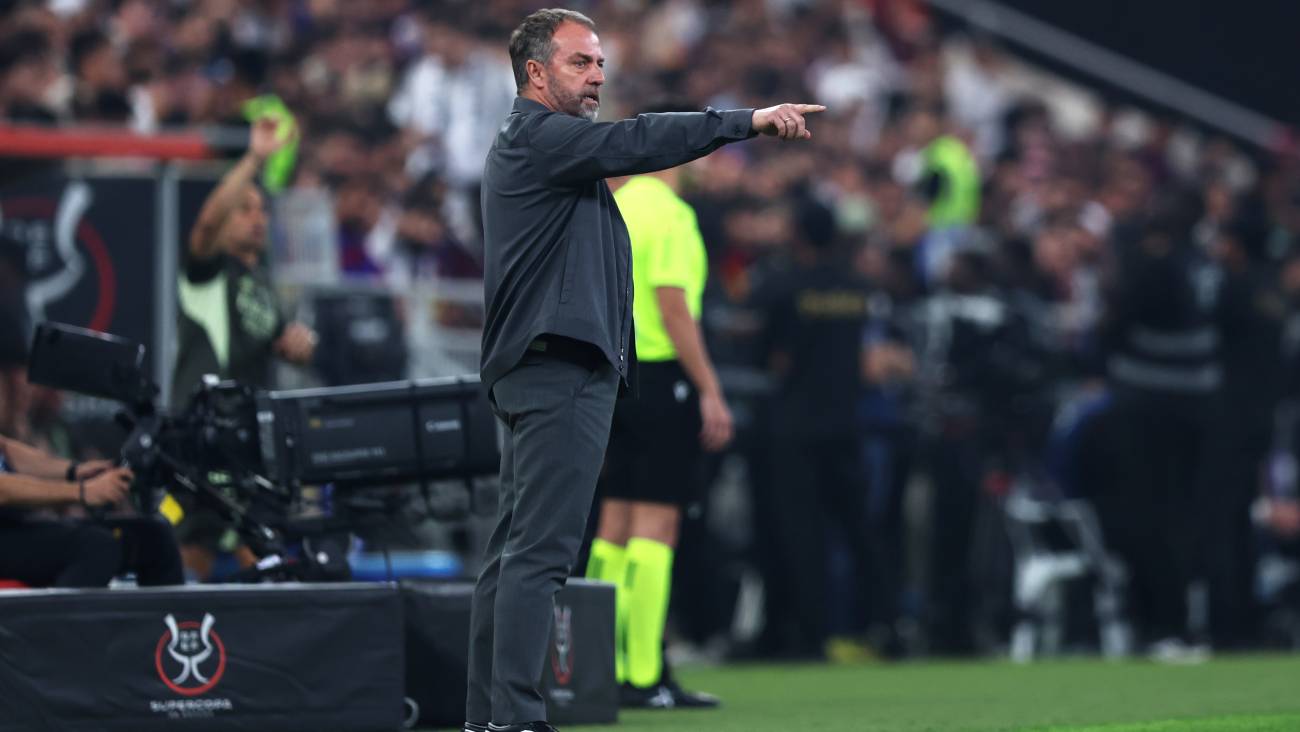Hansi Flick, orgulloso por el título de la Supercopa: «Jugamos como queríamos»