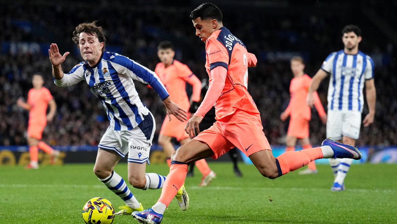Joao Cancelo, titular en su primer partido en el Spotify Camp Nou