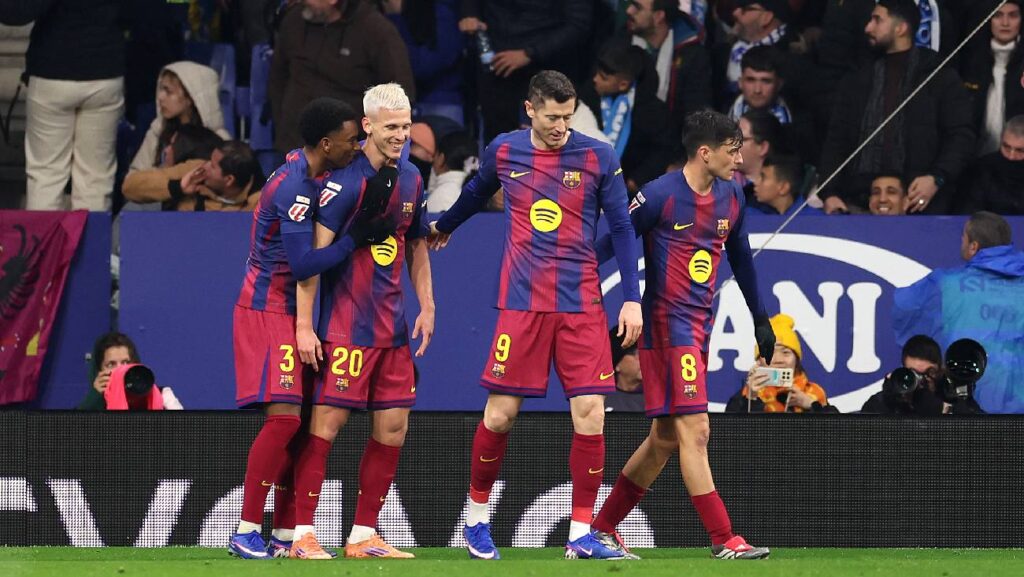 Dani Olmo reaparece con un golazo para encarrilar la victoria del Barça en Cornellà