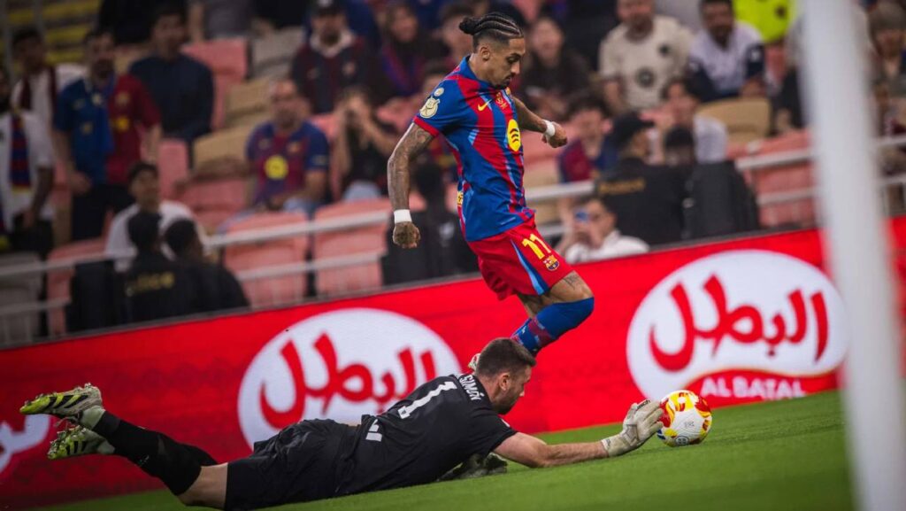 Raphinha lideró la exhibición del Barça ante el Athletic con doblete y asistencia