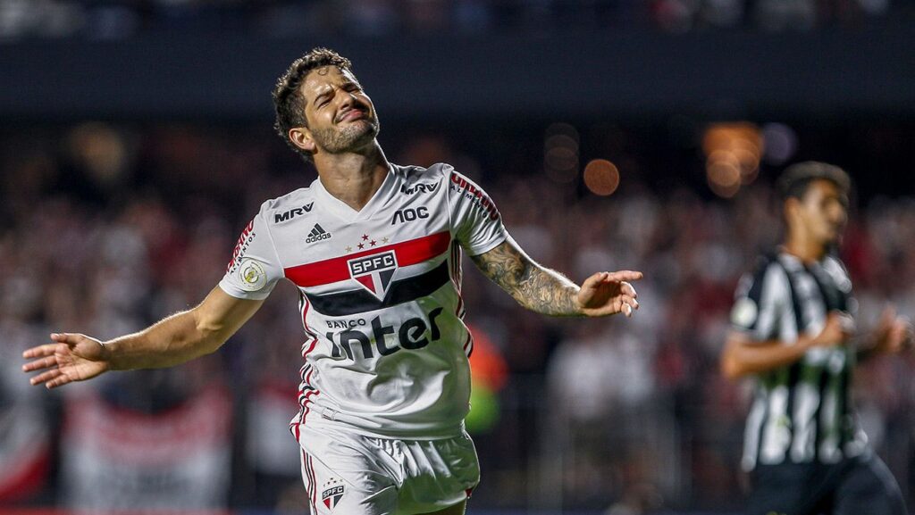 Alexandre Pato con el Sao Paulo en su regreso a Brasil