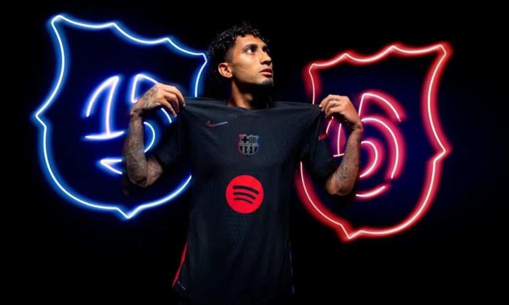 camiseta negra barcelona raphinha