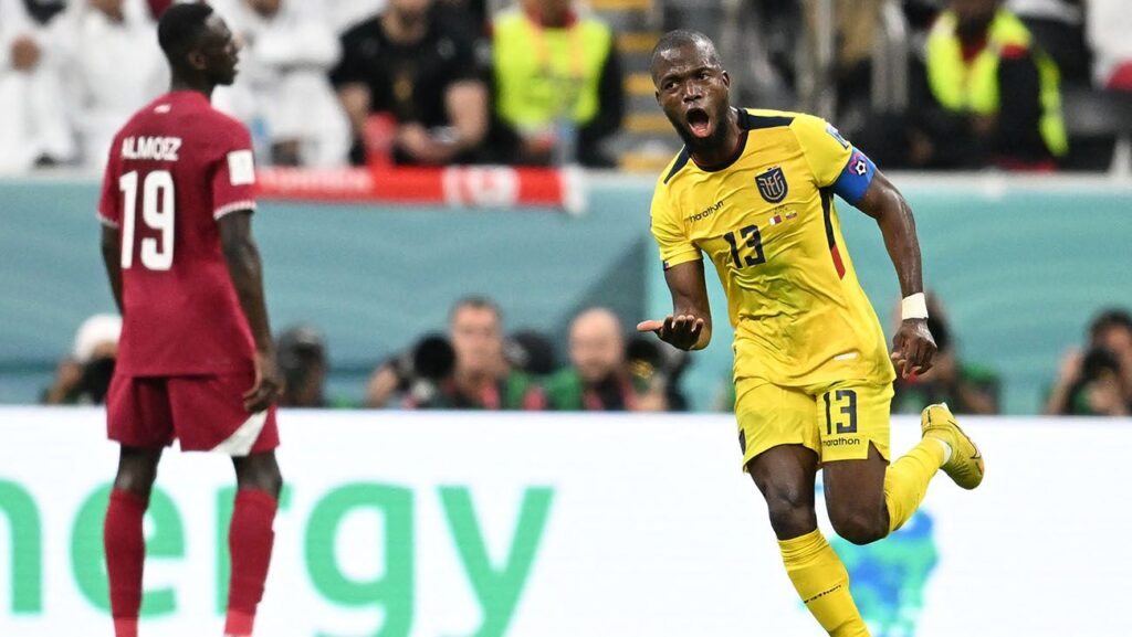 Enner Valencia festeja el primer gol del torneo ante Qatar (0-2)