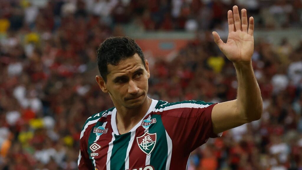 Ganso en medio de un partido con el Fluminense