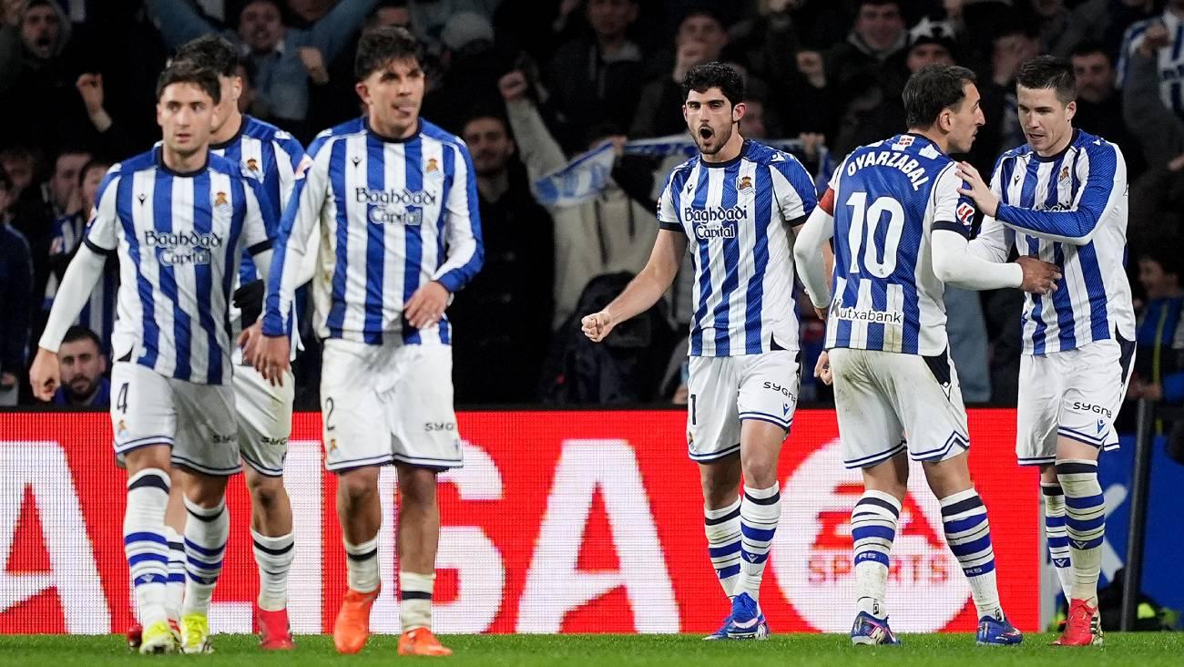 Real Sociedad 2-1 Barcelona: el VAR y los palos incendian LaLiga en Anoeta