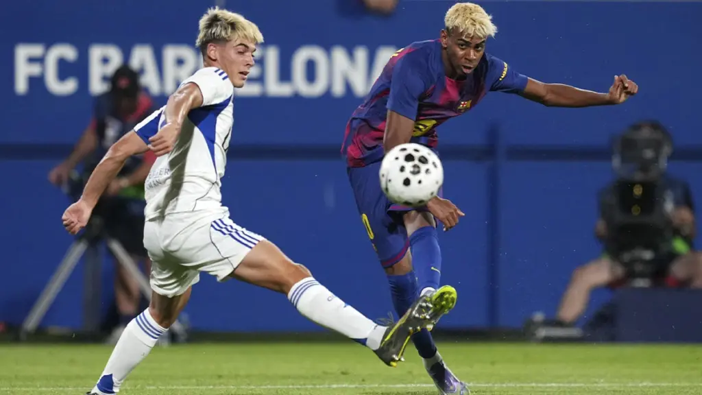 ¡Segundo doblete de la pretemporada! Lamine Yamal destrozó a la defensa del Como