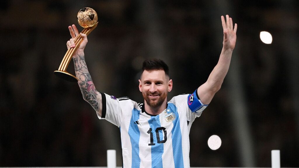 Lionel recibiendo el premio al Mejor Jugador del Mundial
