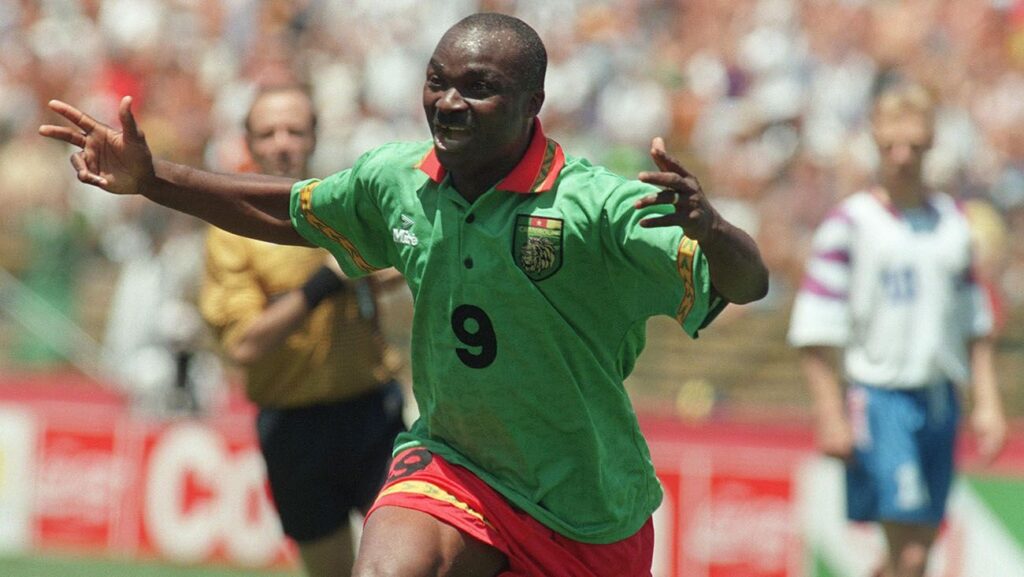 Roger Milla (42 años), el más veterano en un Mundial con Camerún en USA 94'