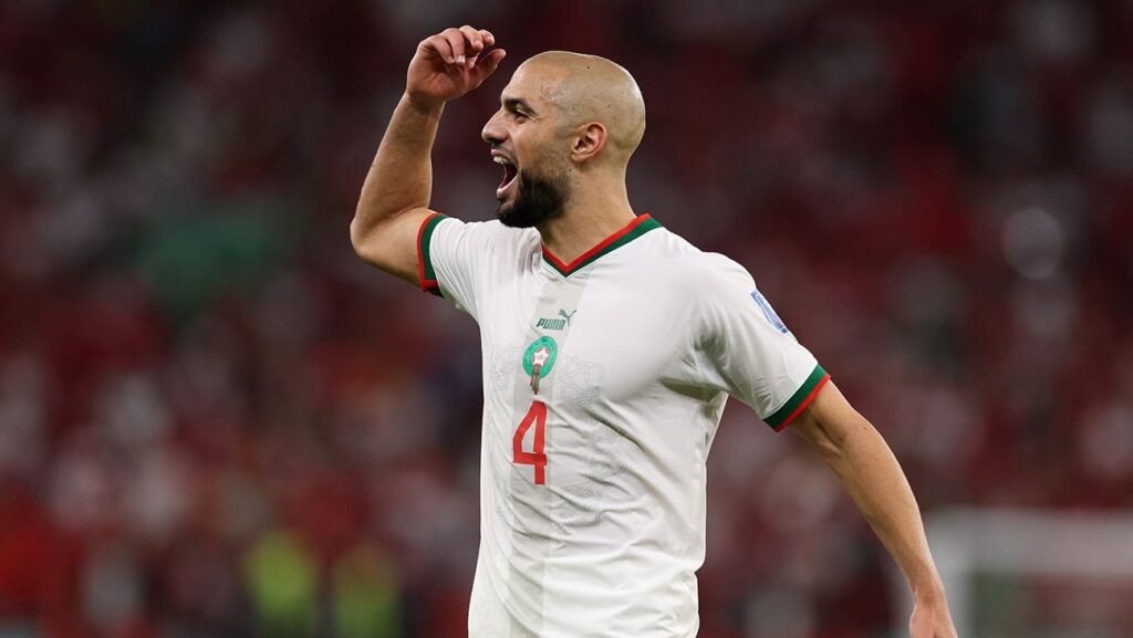 Sofyan Amrabat. Mediocentro, 26 años