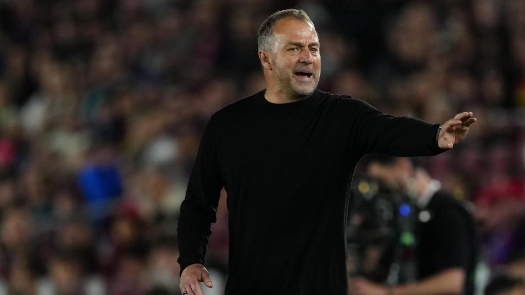 Hansi Flick redefine el lateral derecho: dos fichajes clave para el nuevo Barça