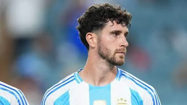 El Barcelona pierde la opción de fichar a Marcos Senesi a coste cero tras su fichaje por el Tottenham