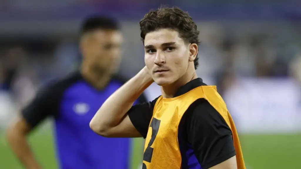 El Barça acelera por Julián Álvarez tras estabilizar sus cuentas en LaLiga
