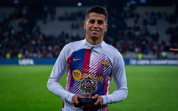 João Cancelo se queda en el Barça y firma contrato hasta 2029