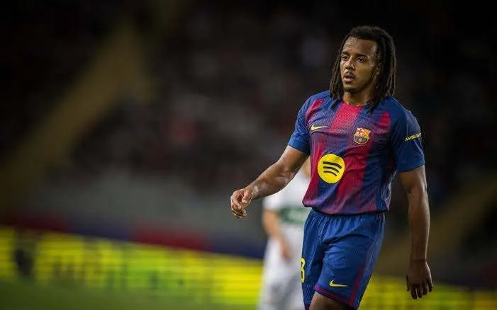 Jules Koundé evalúa su papel táctico en el Barcelona ante la reestructuración de la defensa