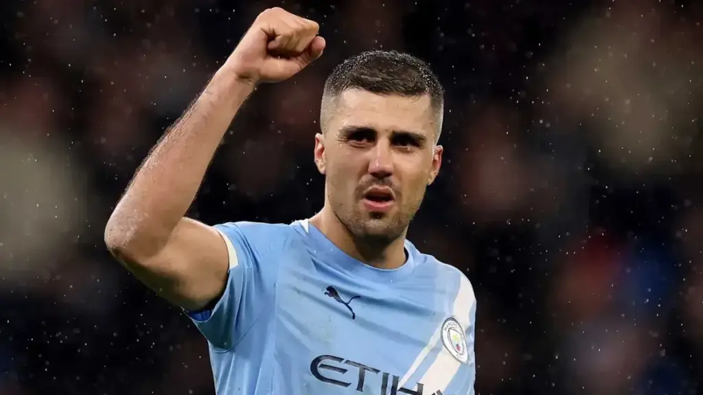 El FC Barcelona irrumpe en la puja por Rodri tras la grave lesión de Frenkie de Jong