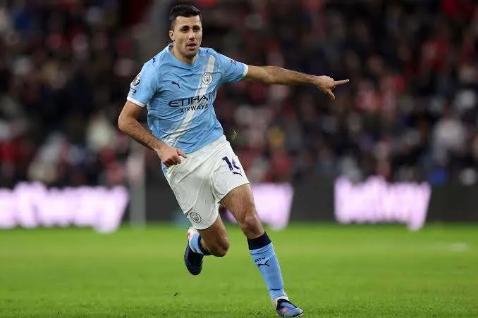 El Manchester City rechaza la segunda oferta del Barcelona por Rodri y complica su traspaso