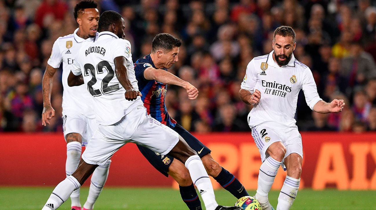 Carvajal, Rüdiger, Lewandowski y Militao en el Clásico