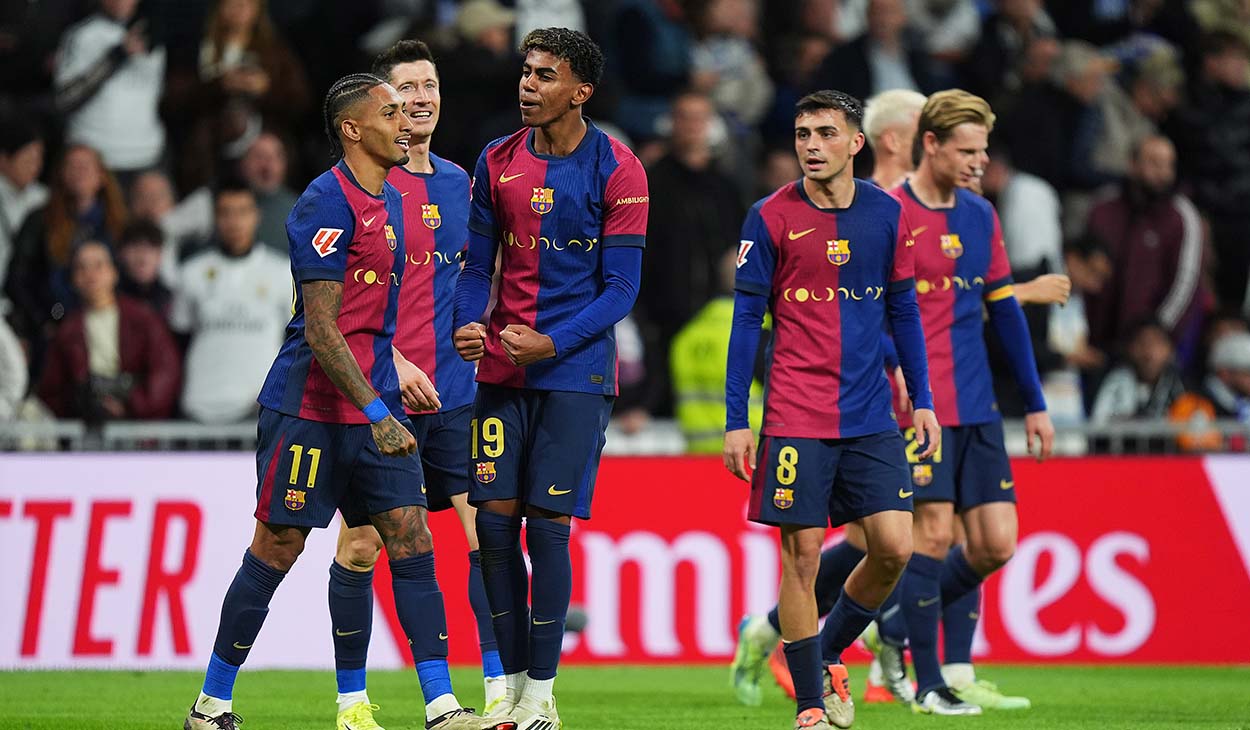 Barça players celebrating one of the goals against Real Madrid (0-4)