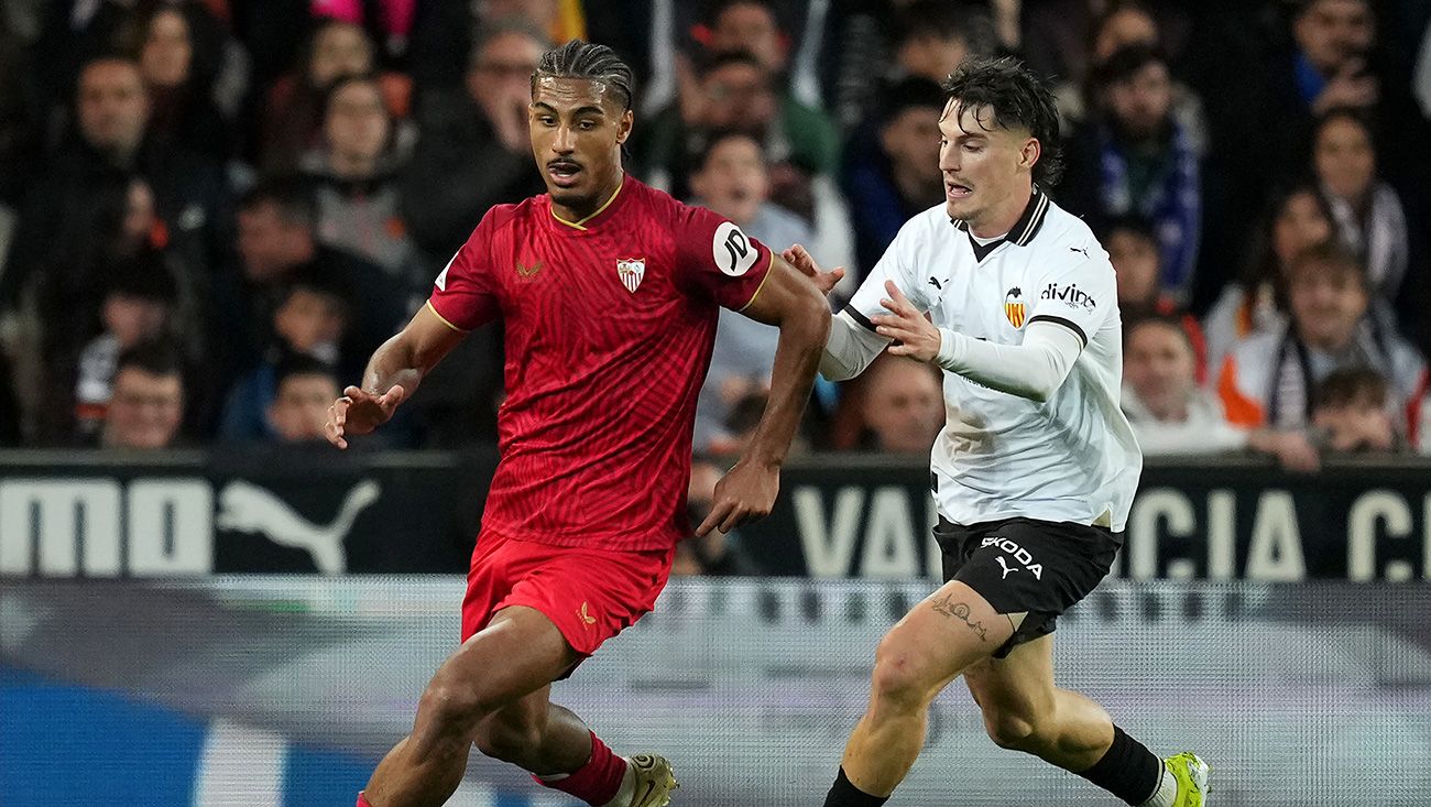 Loic Bade con el Sevilla