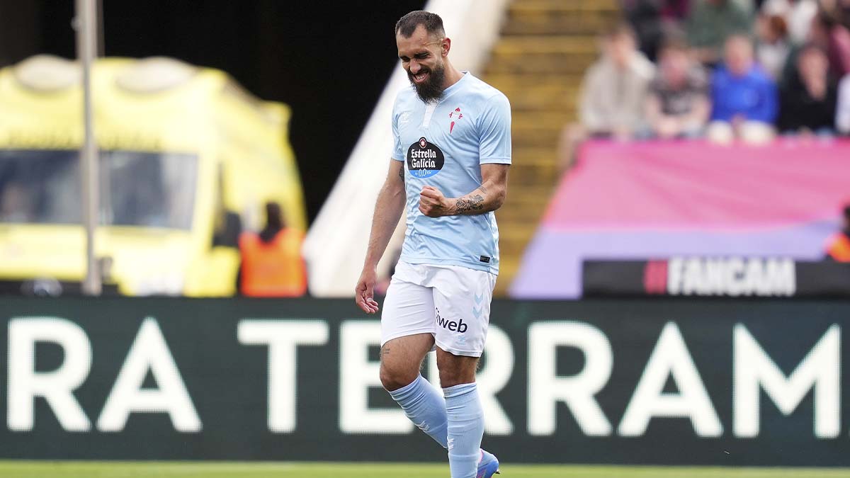 Borja Iglesias, autor de un 'hat-trick' ante el Barça