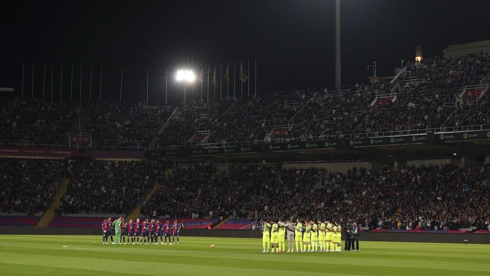 Minute of silence for Pope Francis in Montjuic