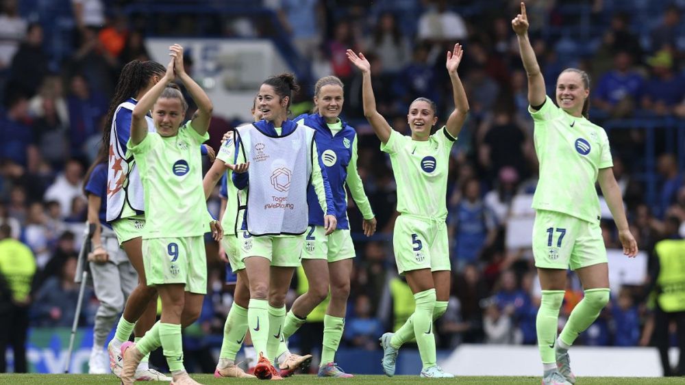 Players of Barça Women celebrate the victory against Chelsea (1-4)