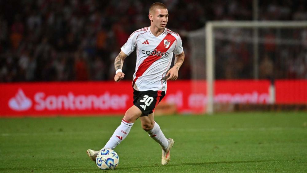Franco Mastantuono, in a match with River Plate
