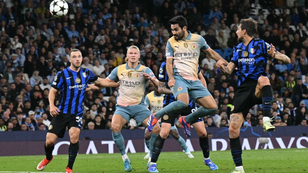 The clash between Manchester City and Inter Milan in the UEFA Champions League 2024 25