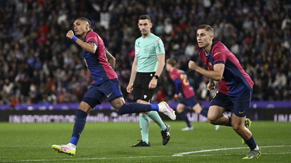 Raphinha and Fermín, celebrating one of Barça's goals in Valladolid