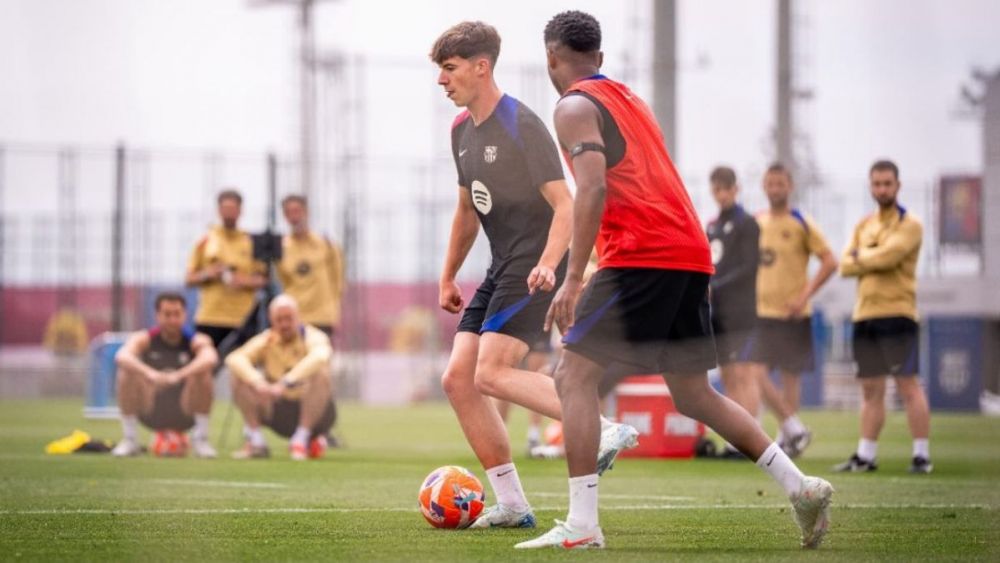Jofre Torrents in a training session with the FC Barcelona first team Jofre Torrents in a training session with the FC Barcelona first team