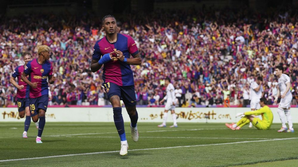 Raphinha, celebrating one of his goals against Real Madrid (4-3)