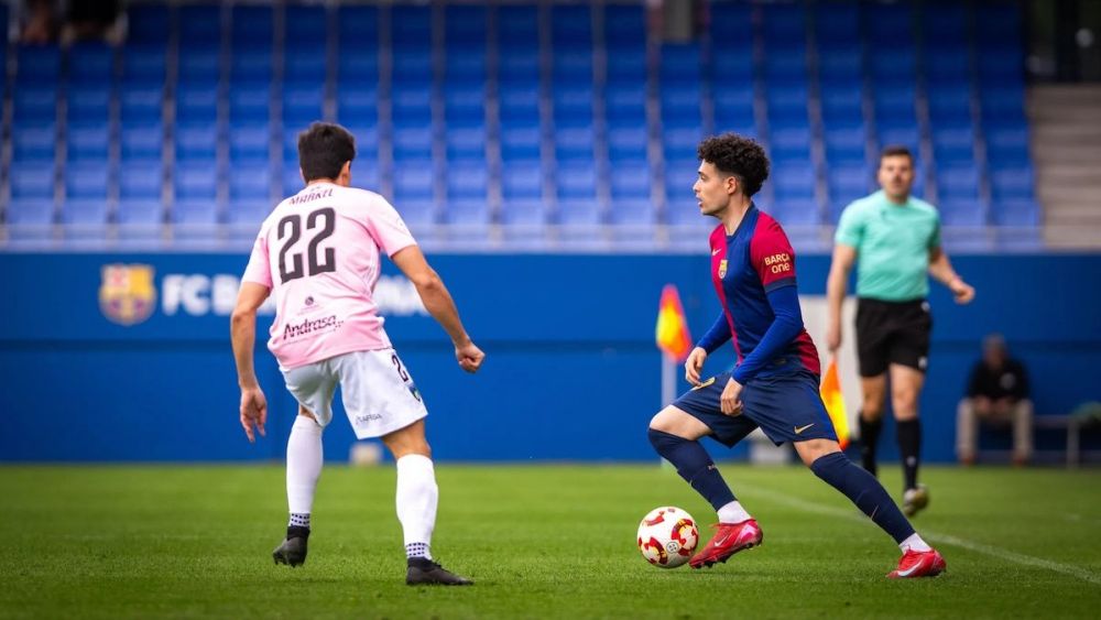 Noah Darvich in a match with Barça Athlètic