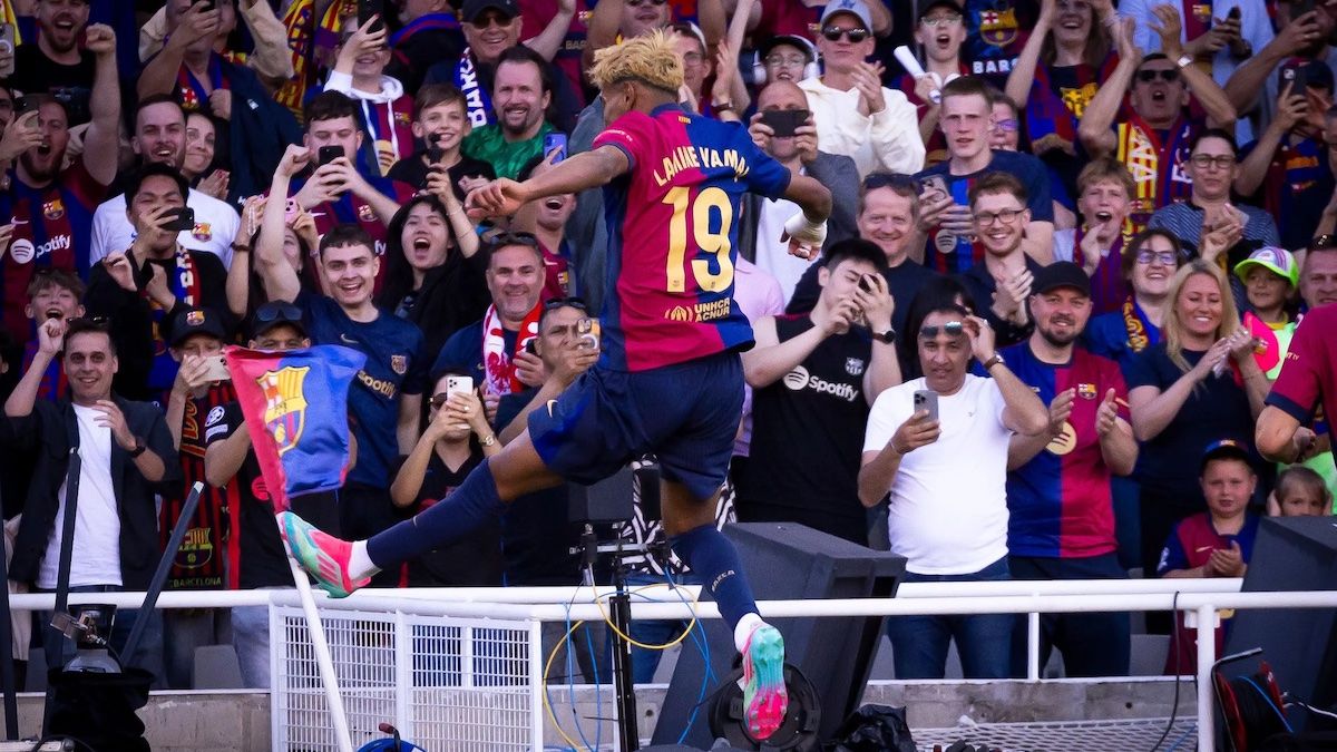Lamine Yamal celebra su golazo en el Barcelona vs Villarreal de Liga