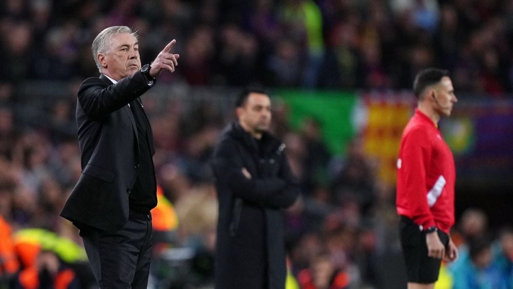 Ancelotti and Xavi in Barcelona vs Real Madrid