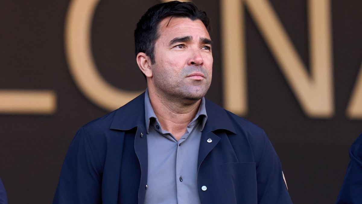 Deco, director deportivo del FC Barcelona, en el palco de Montjuïc en el Clásico