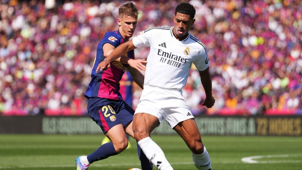 Dani Olmo in a cross with Jude Bellingham in the match between FC Barcelona and Real Madrid